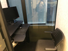 Load image into Gallery viewer, Soundproof Micro-office 'delta M' by Getawayer Canada Inc. Now available in the USA. Portable office pod. Privacy booth. Individual workstation.
