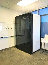 Load image into Gallery viewer, Soundproof Micro-office &#39;delta M&#39; by Getawayer Canada Inc. Now available in the USA. Portable office pod. Privacy booth. Individual workstation.
