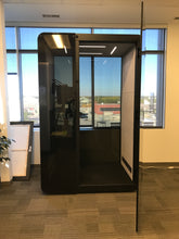 Load image into Gallery viewer, Soundproof Micro-office &#39;delta M&#39; by Getawayer Canada Inc. Now available in the USA. Portable office pod. Privacy booth. Individual workstation.

